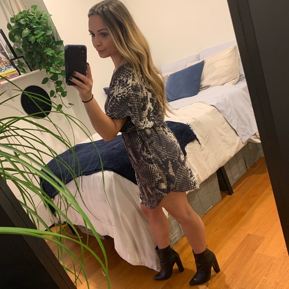 Dress - Picture 4 of 8